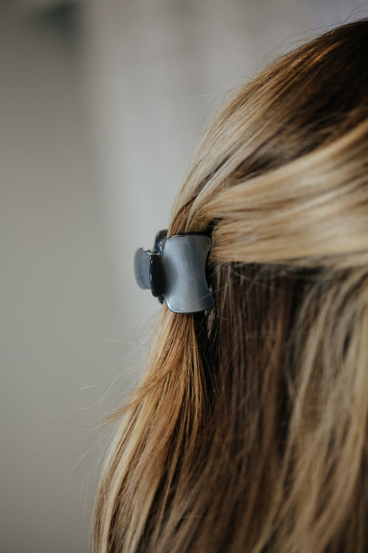 metallic 2-tone claw hair clip grey